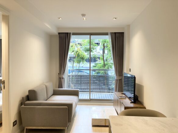 Throne Property Craft Ploenchit 1