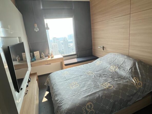 Throne Property Edge Sukhumvit 23 5